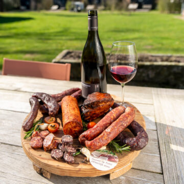 Borrelplank met fijne vleeswaren